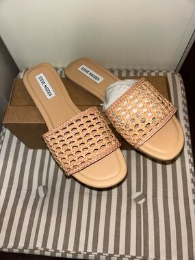 New with Tags Steve Madden Gulf Nat sandals size 9.5